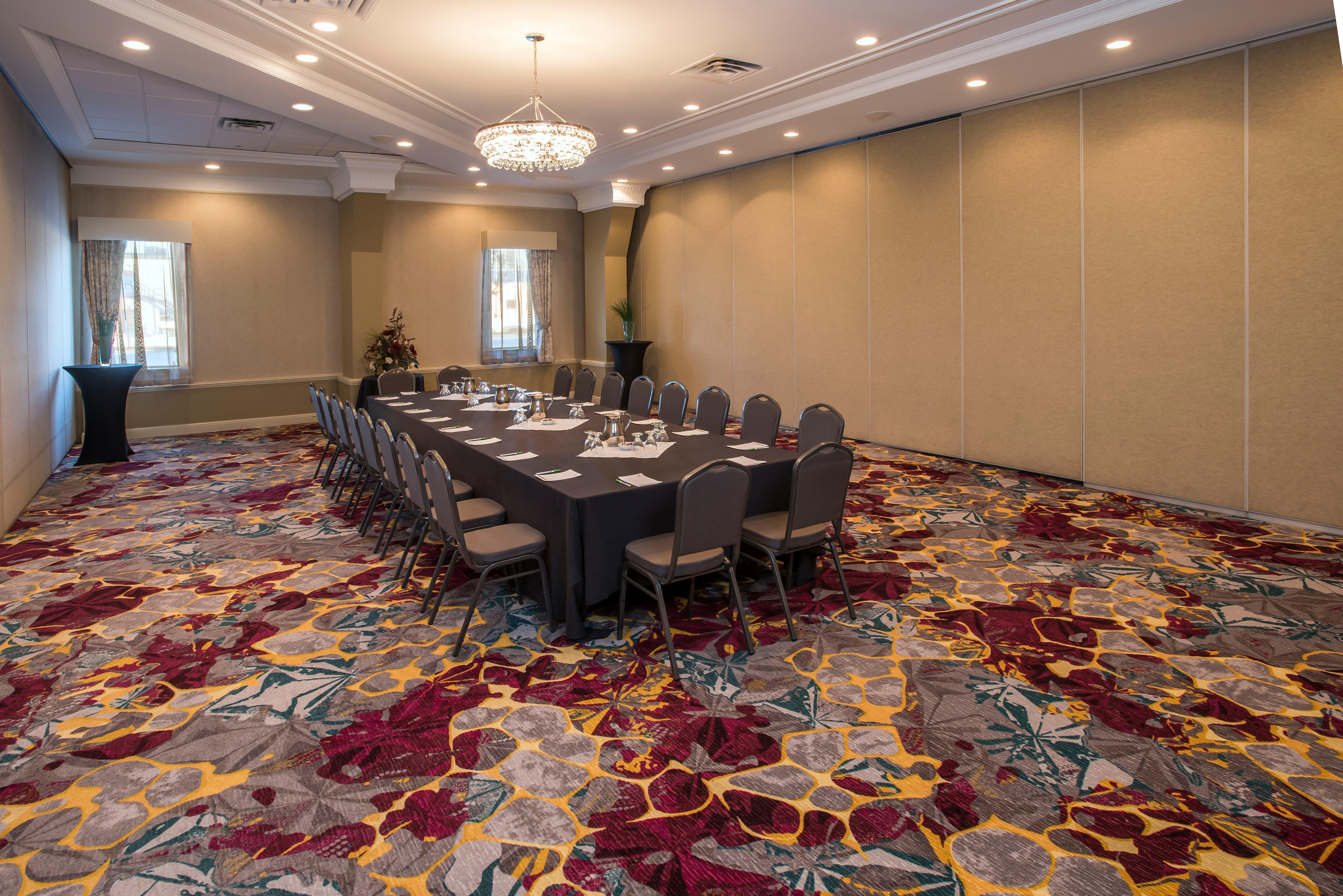 Holiday Inn Conference Centre Edmonton South By Ihg Екстериор снимка