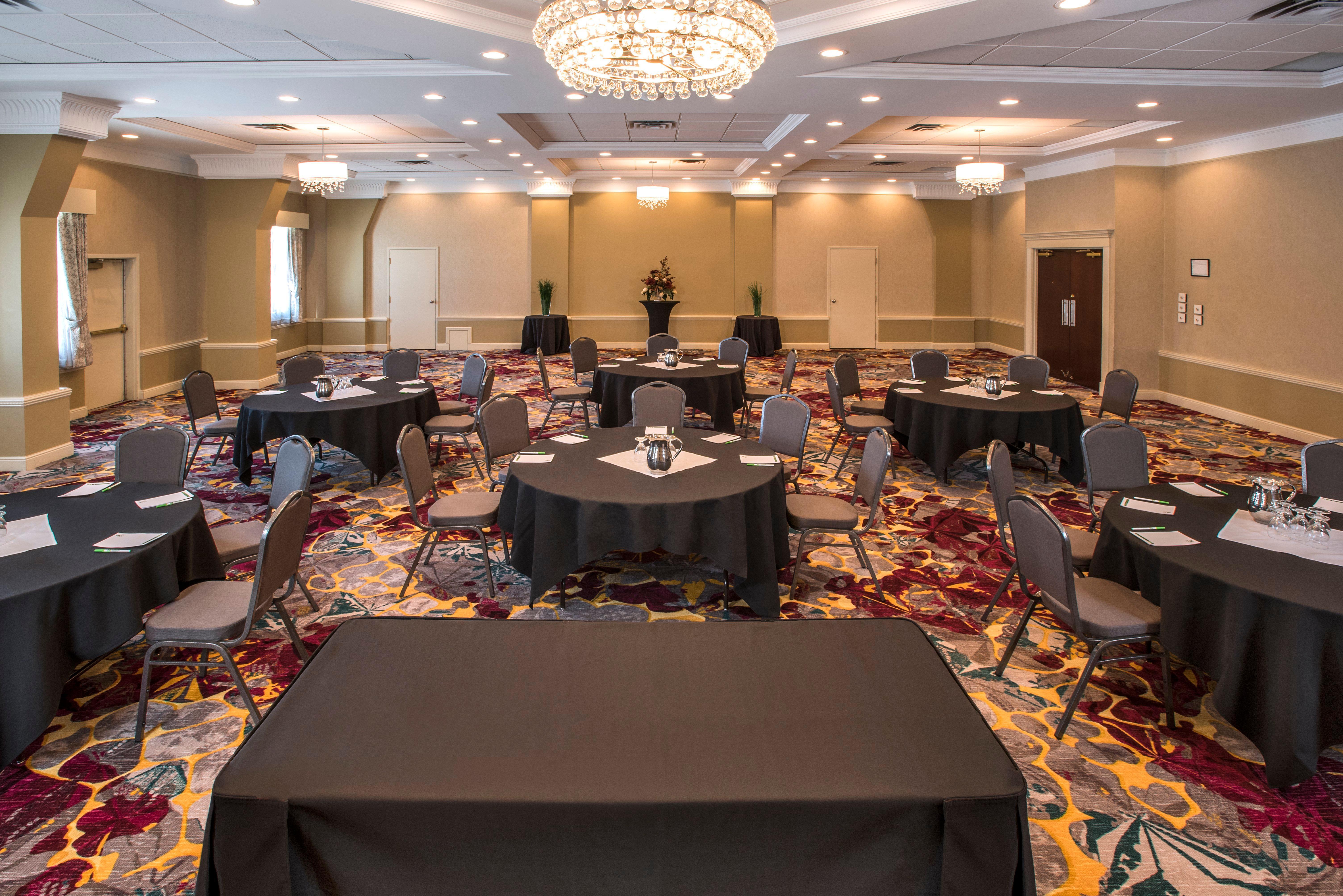 Holiday Inn Conference Centre Edmonton South By Ihg Екстериор снимка
