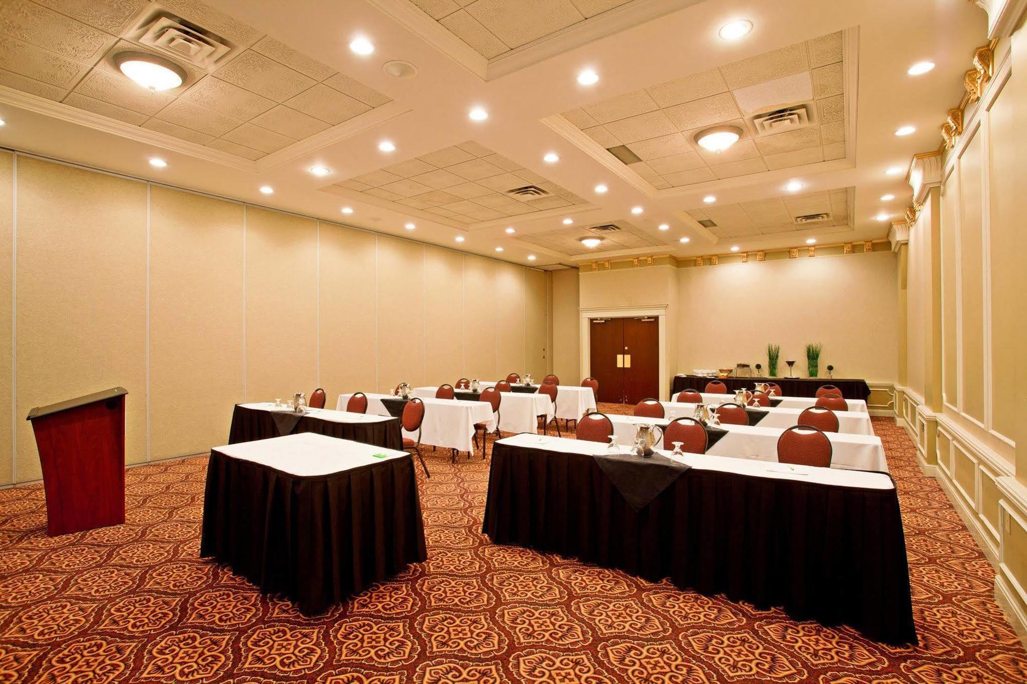 Holiday Inn Conference Centre Edmonton South By Ihg Екстериор снимка