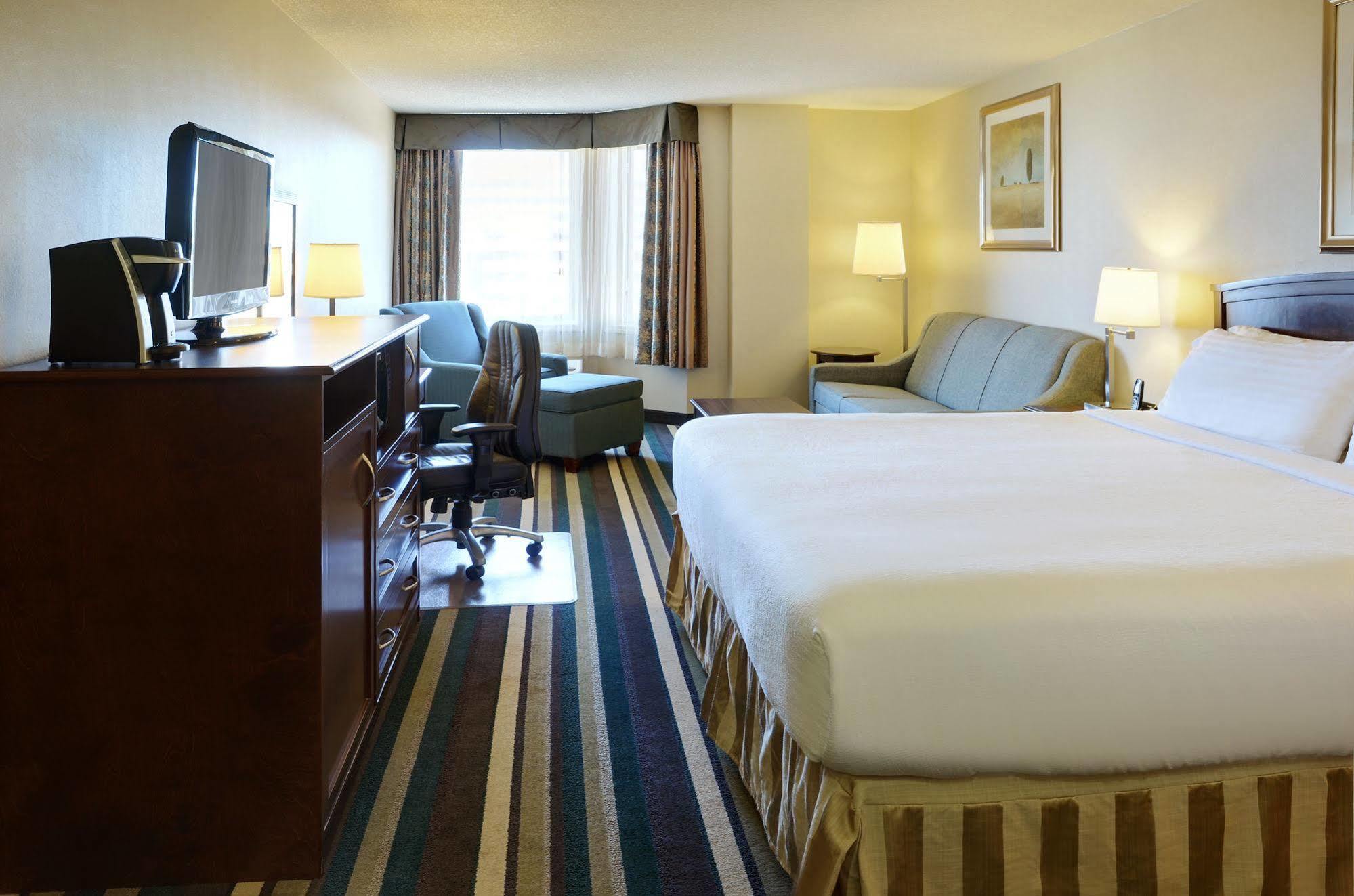 Holiday Inn Conference Centre Edmonton South By Ihg Екстериор снимка